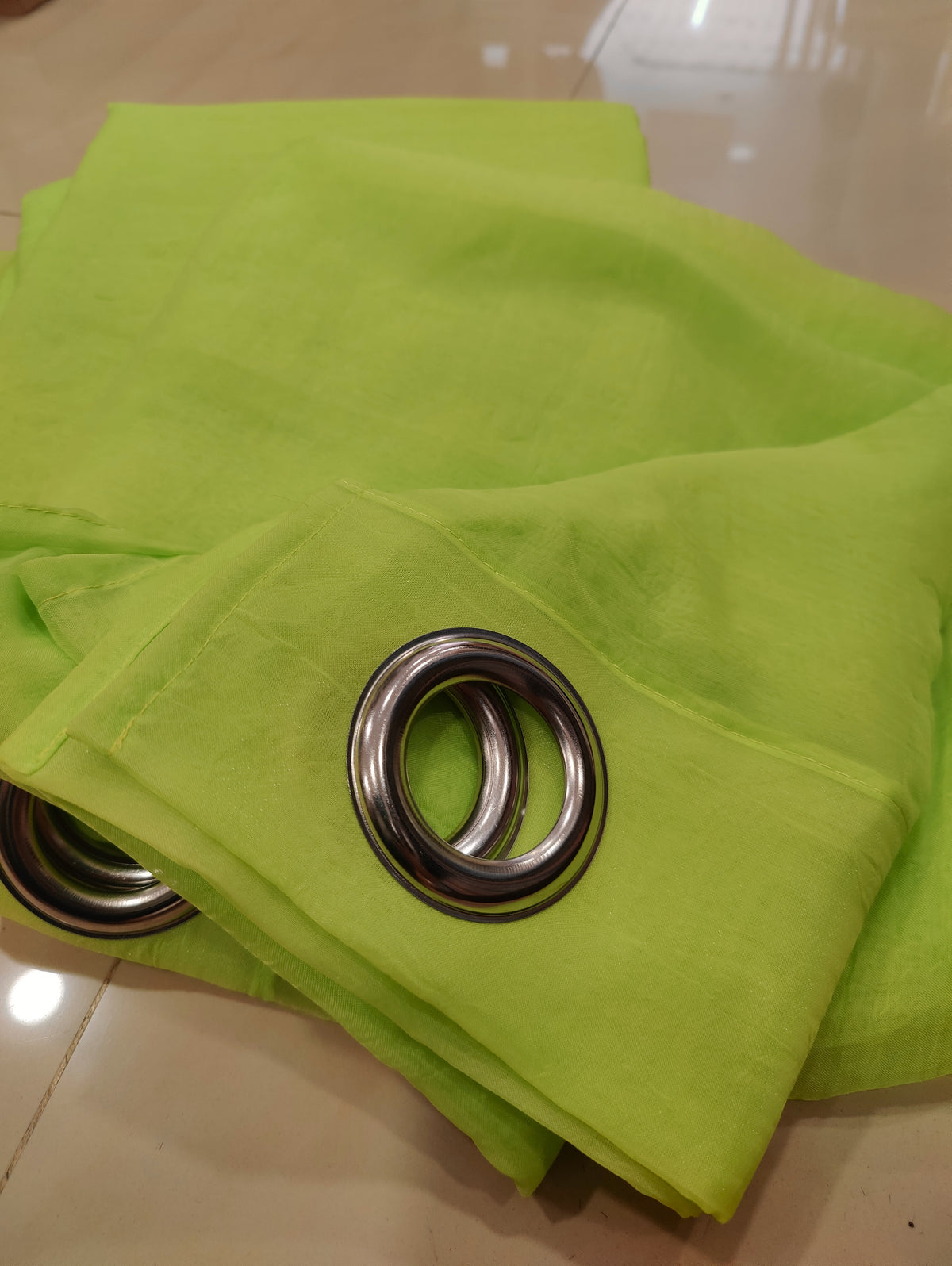 Par Cortinas Organza Verde